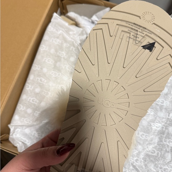 UGG Disquette Chalet Slippers Size 11 Sand Platform Fur New in Box - Picture 4 of 4